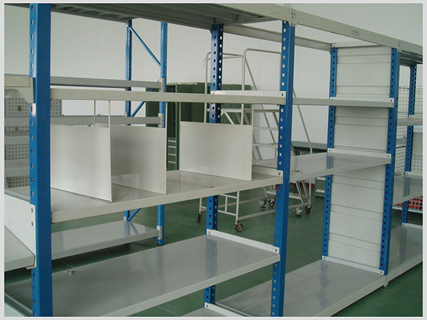 中型仓库货架.jpg 中型仓库货架.jpg